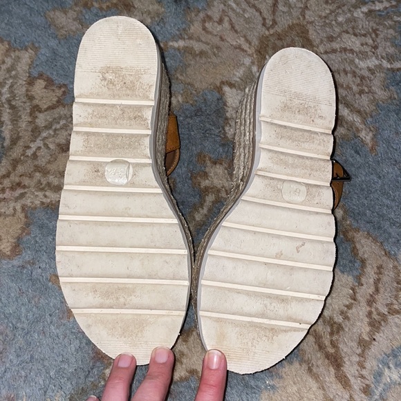 Universal Threads Sandals - Picture 5 of 8